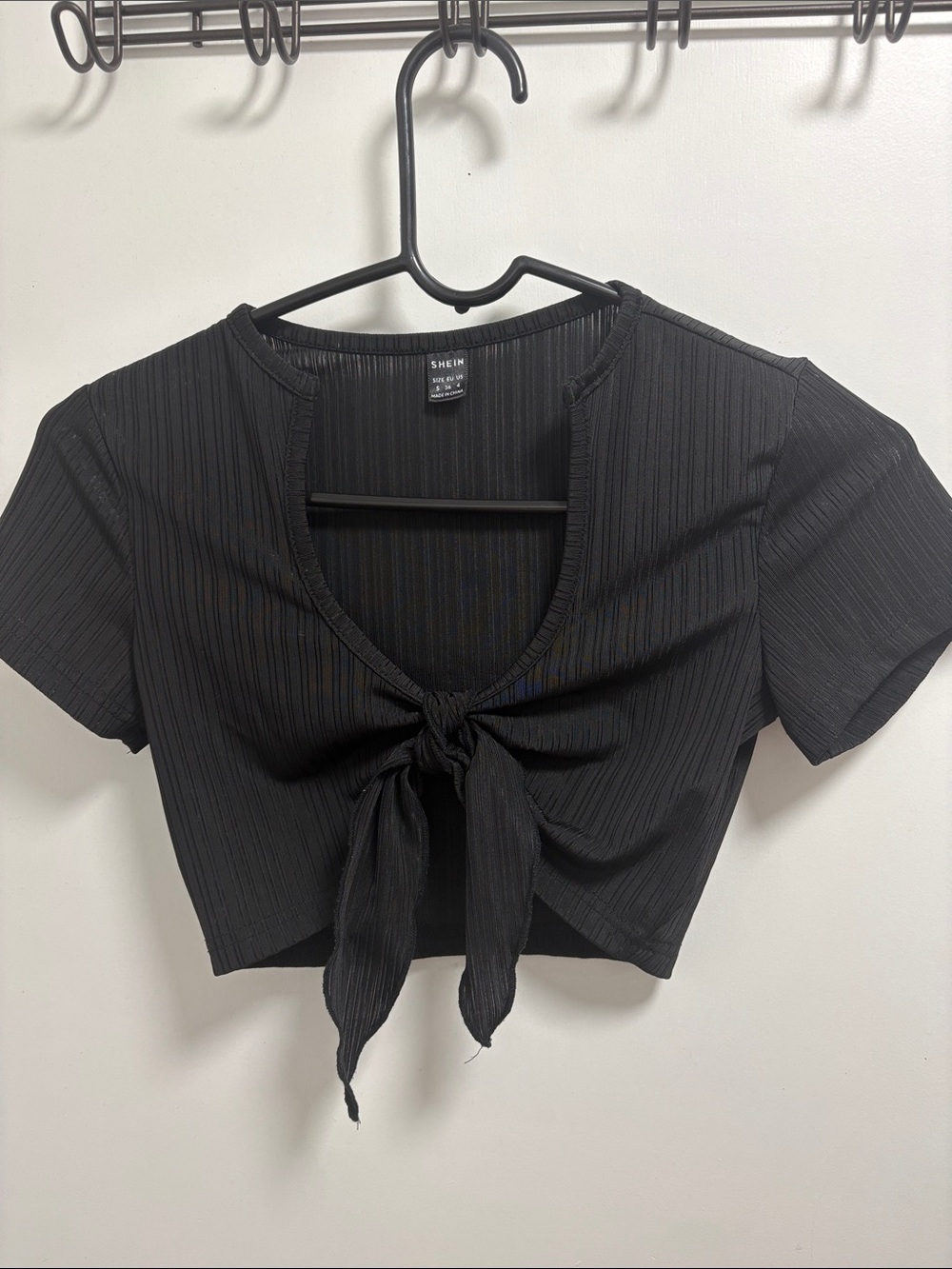 SHEIN Black Ribbed Tie-Front Crop Top